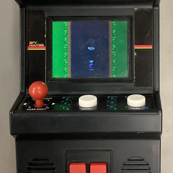 Working Spy Hunter Mini Handheld Arcade Game with Batteries - Picture 2 of 6